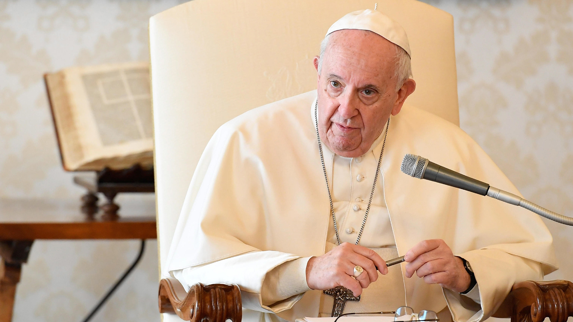 Papa Francisco pide respuestas globales ante drama de los desplazados climáticos