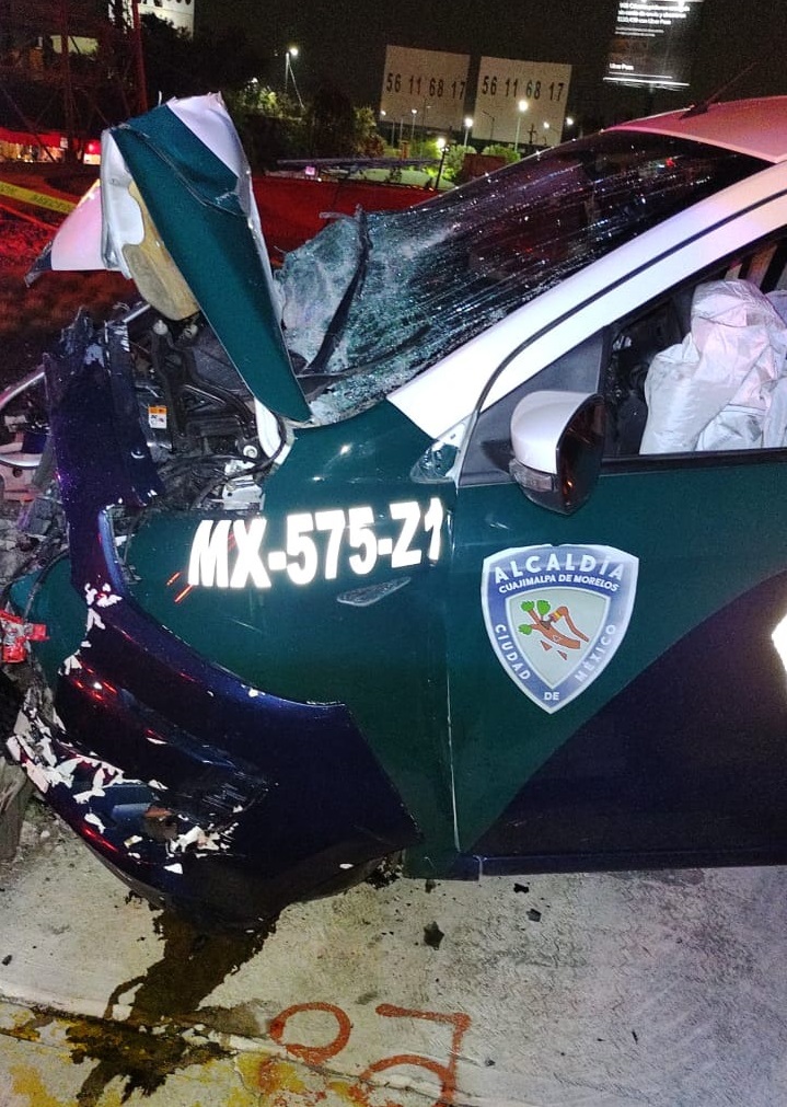 Murió policía capitalino al chocar patrulla durante persecución - patrulla-tras-choque-contra-poste-en-cuajimalpa
