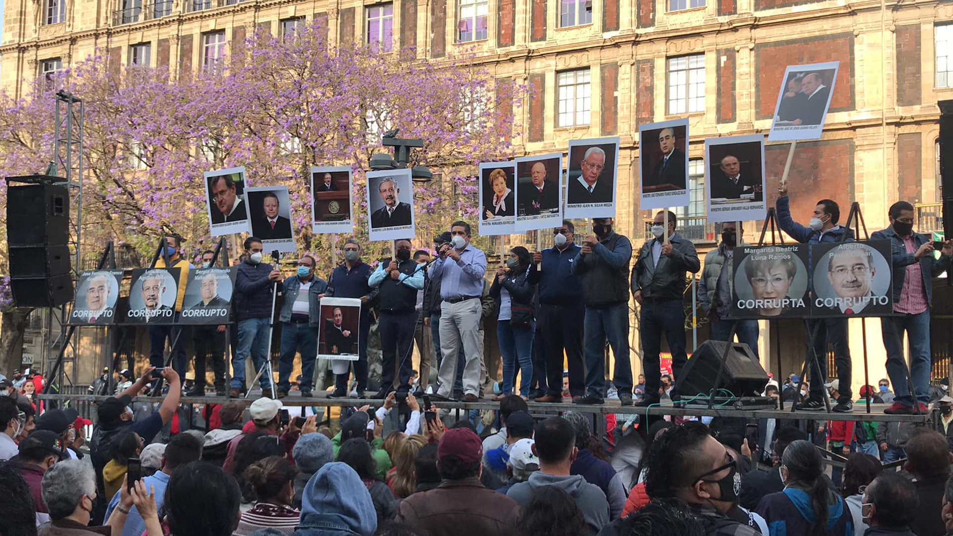 Sindicato de electricistas protesta frente a SCJN por suspensiones contra a Reforma Eléctrica