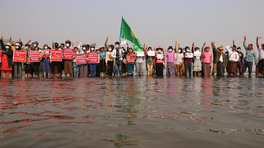 La junta militar birmana cierra medios de comunicación