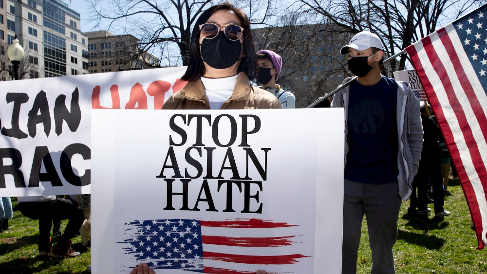 Los asiáticos como “chivo expiatorio” en EE.UU., una historia que se repite