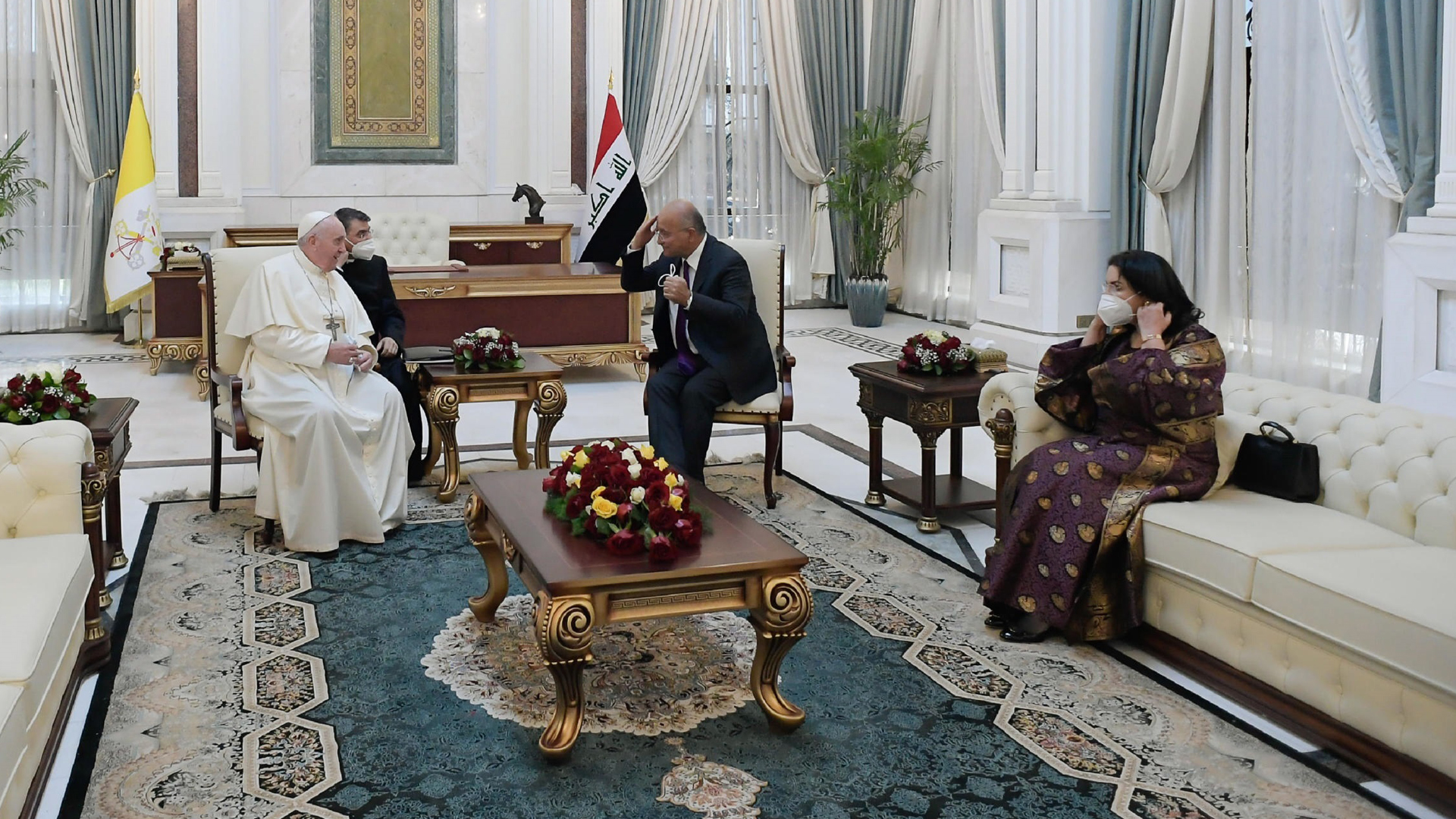 Papa Francisco afirma que viajó a Irak tras pensarlo mucho y conociendo los riesgos - reunion-del-papa-francisco-con-el-presidente-de-irak