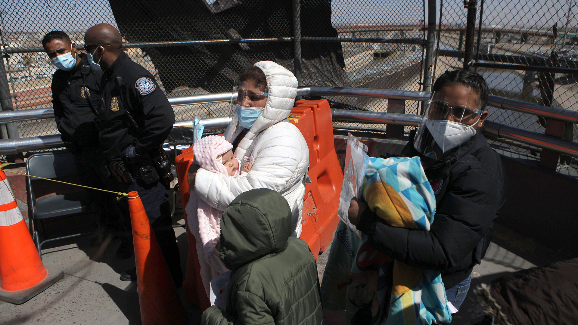 Migrantes solicitantes de asilo en EE.UU. sufrieron extorsión y secuestro en México: HRW