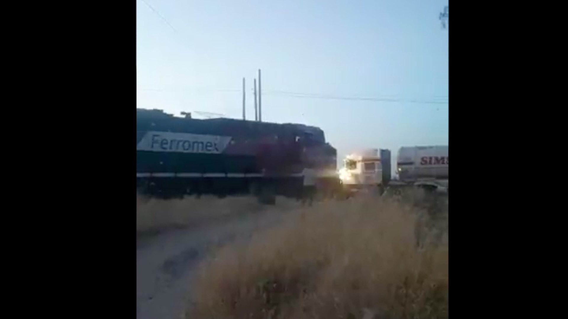 #Video Tren embiste a pipa que se quedó sin frenos en Aguascalientes