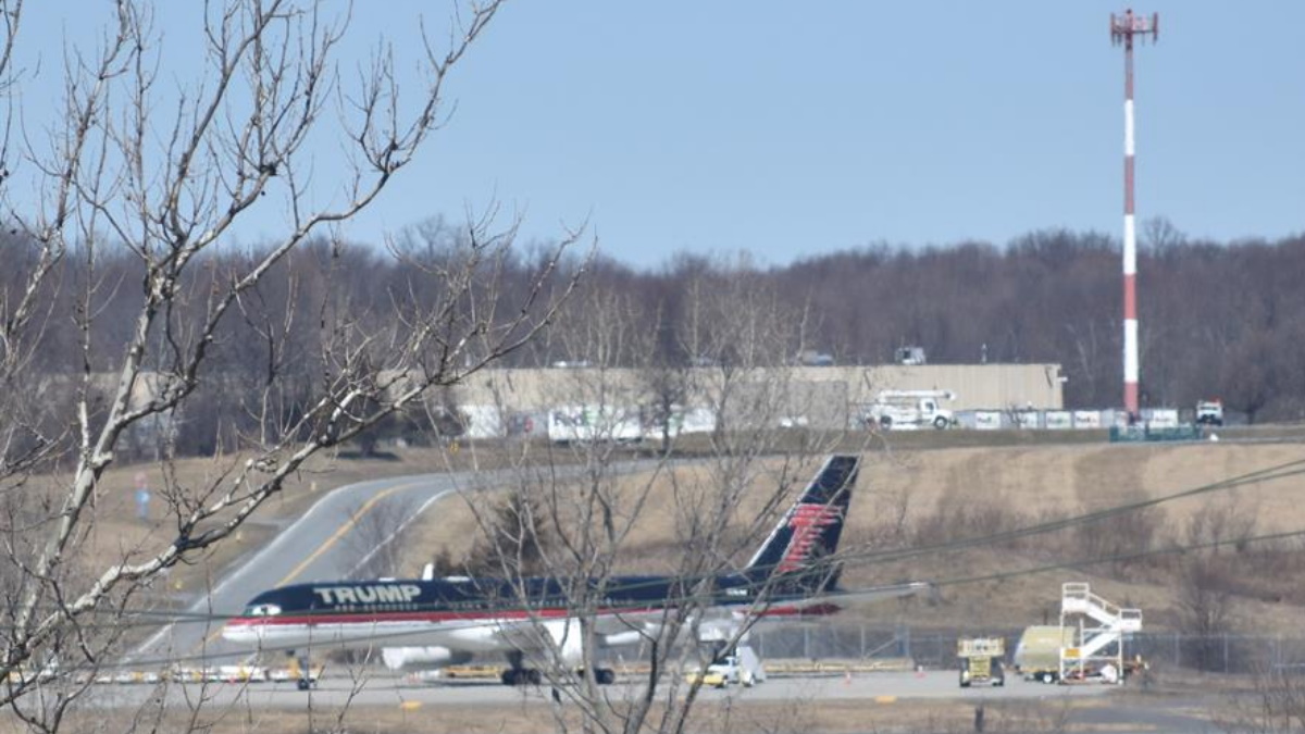 El avión del expresidente Trump está abandonado en un aeropuerto de NY