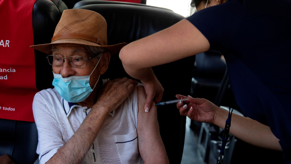 OPS pide dar prioridad a los más vulnerables en vacunación contra el COVID-19