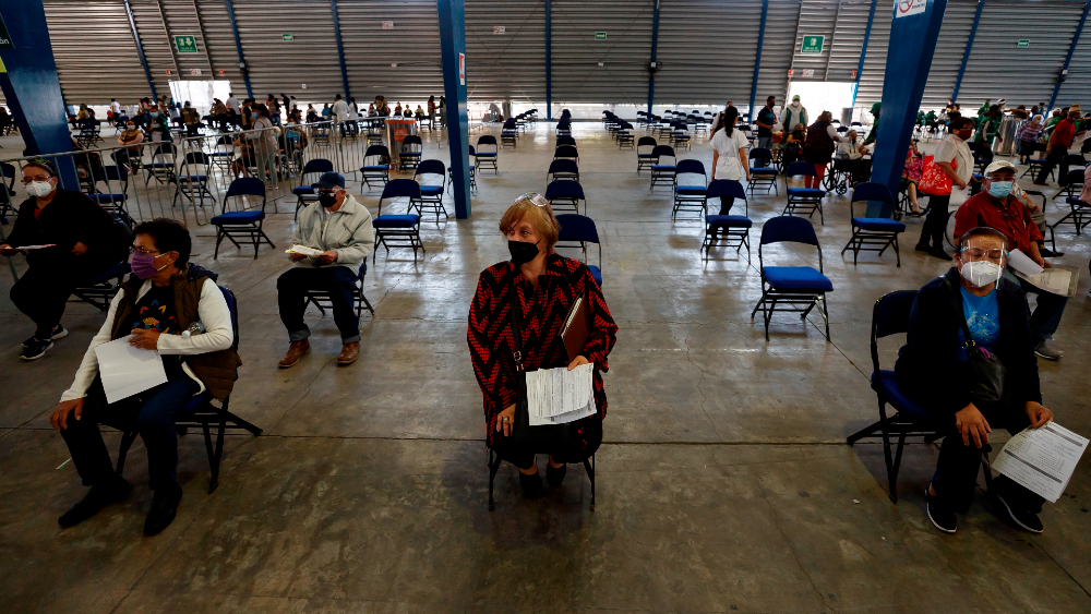 Ciudad de México vacunará a unos 166 mil adultos mayores de 60 años en ocho días