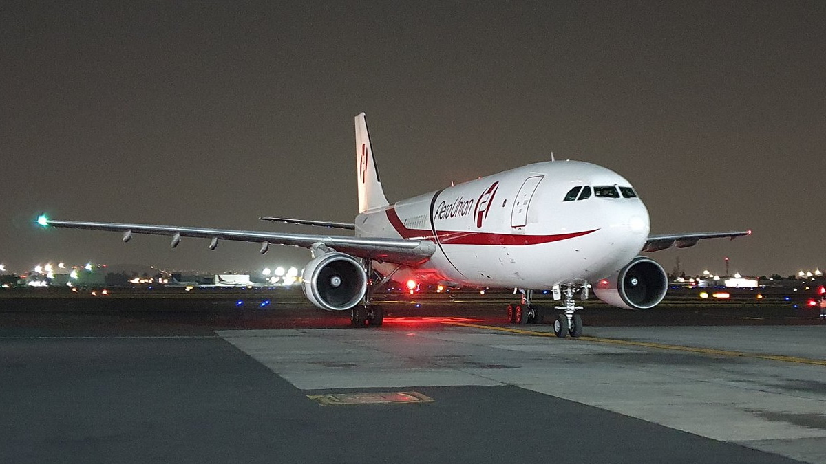 Llega a México primer lote de vacunas contra COVID-19 que prestó EE.UU.