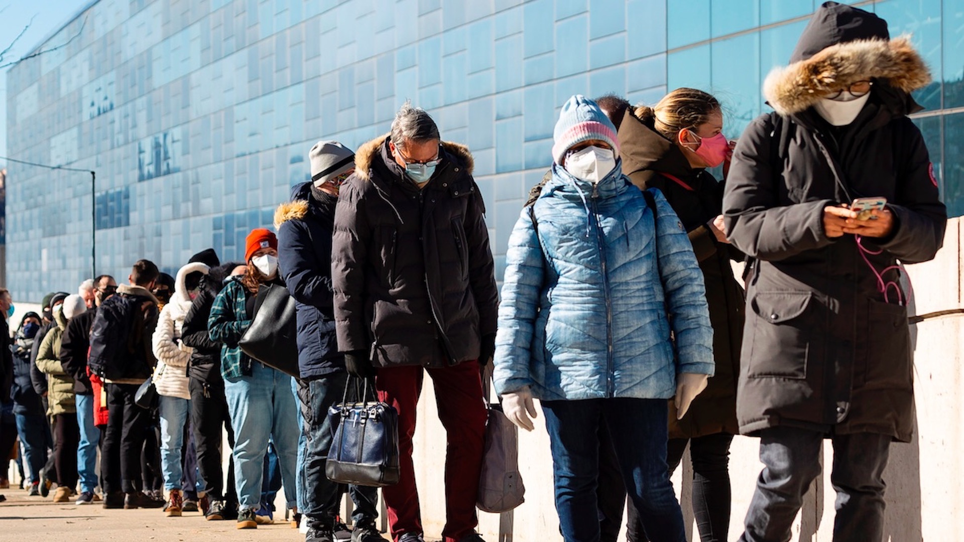Habrá vacunas para todos los adultos estadounidenses a finales de mayo, promete Biden