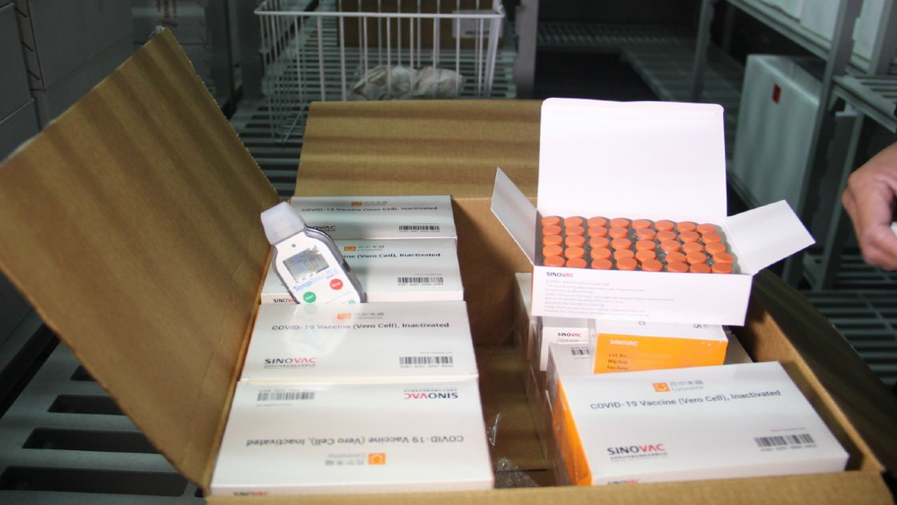 Chile cierra fronteras y declara toque de queda