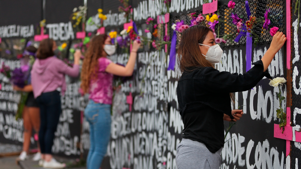 AMLO asegura que manifestantes del 8M tenían pensado quemar puerta de Palacio Nacional AMLO asegura que manifestantes del 8M tenían pensado quemar puerta de Palacio Nacional