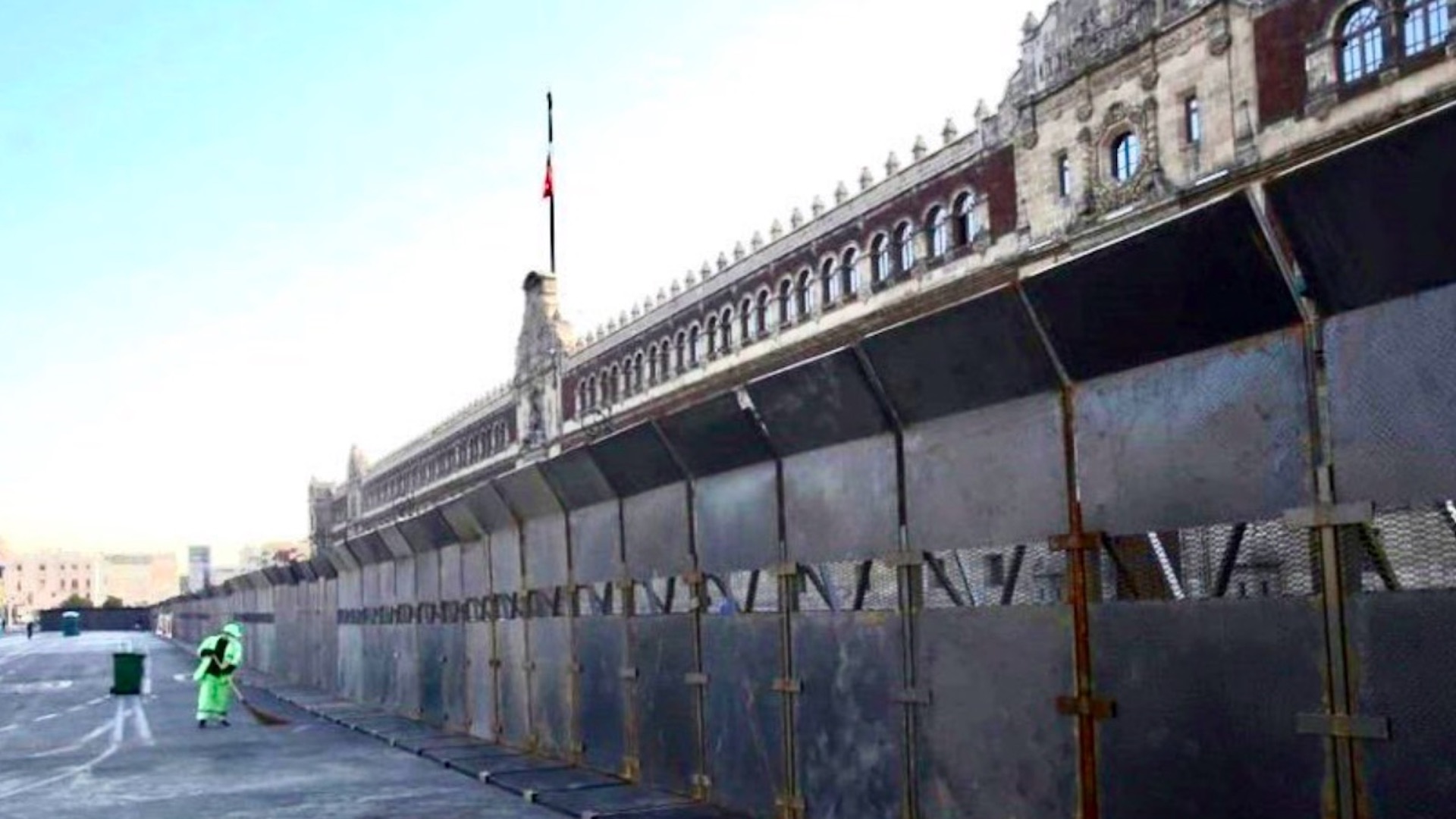 Sheinbaum se suma a defensa de instalación de vallas en Palacio Nacional; “son para proteger patrimonio”, asegura Sheinbaum se suma a defensa de instalación de vallas en Palacio Nacional; “son para proteger patrimonio”, asegura