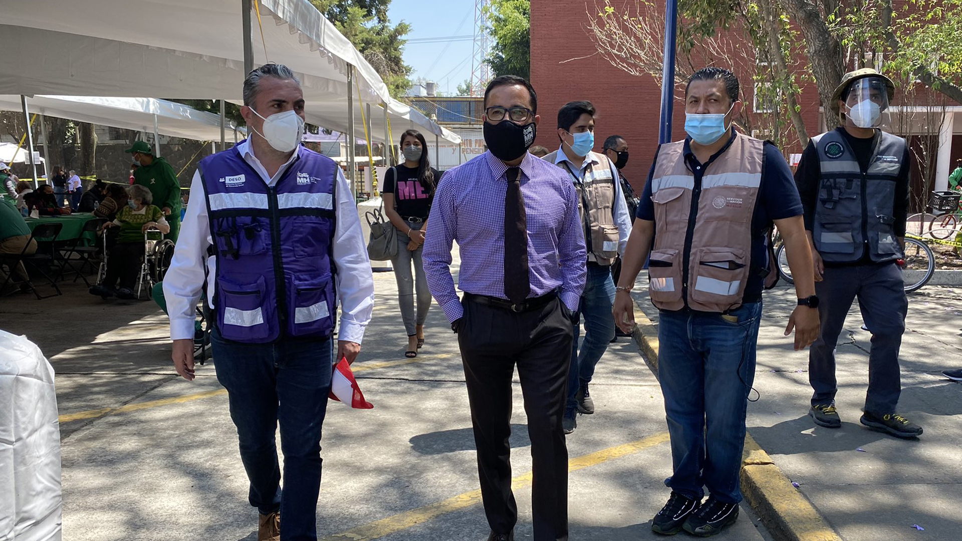 Ordenan a Víctor Hugo Romo retirar su nombre de propaganda de vacunación en la Miguel Hidalgo