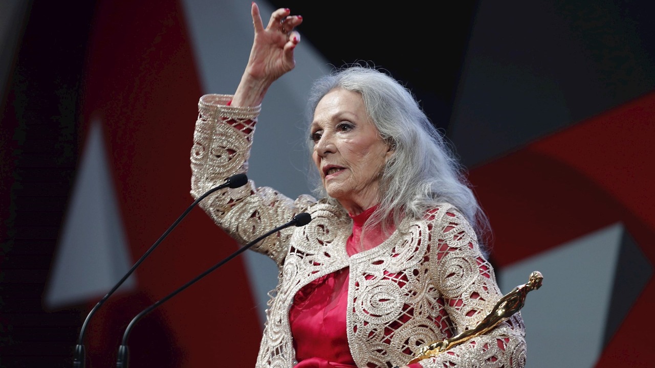 Isela la hermosa; un texto de Ángeles Mastretta