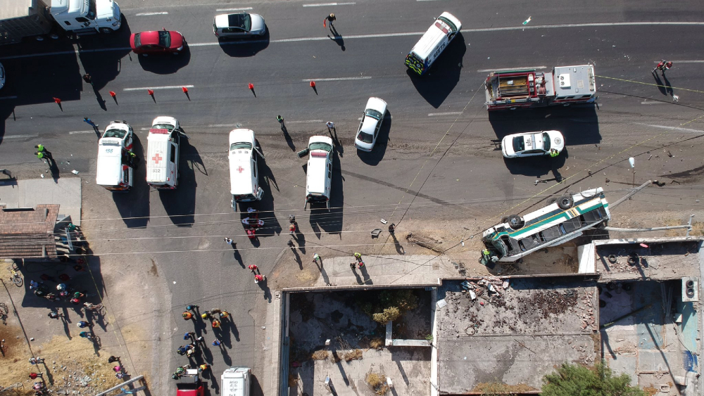 Querétaro: accidente carretero deja saldo de tres muertos y 19 heridos
