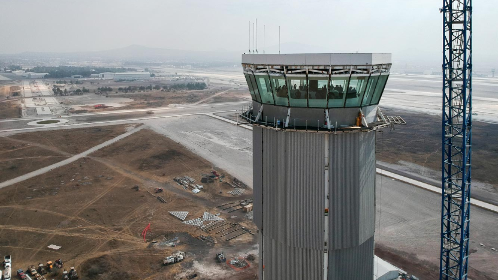 Pilotos probaron aeropuerto Felipe Ángeles; “quedaron muy satisfechos”, asegura AMLO