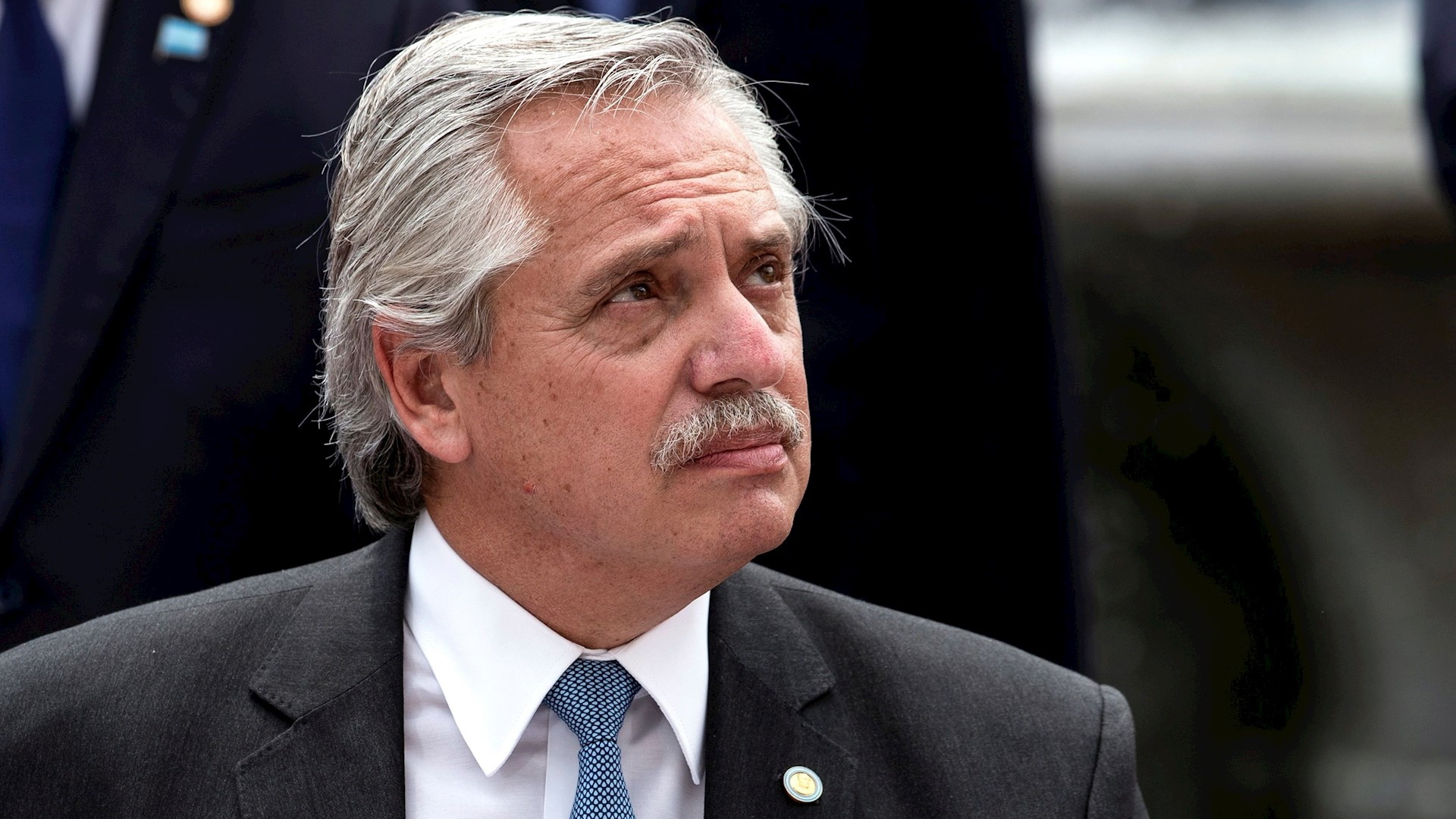 Presidente de Argentina permanece “estable” y “asintomático” de COVID-19