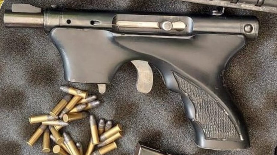 Fiscalía capitalina solicitará orden de aprehensión contra menor que intentó entrar a Six Flags con arma - arma-six-flags-menor-de-edad