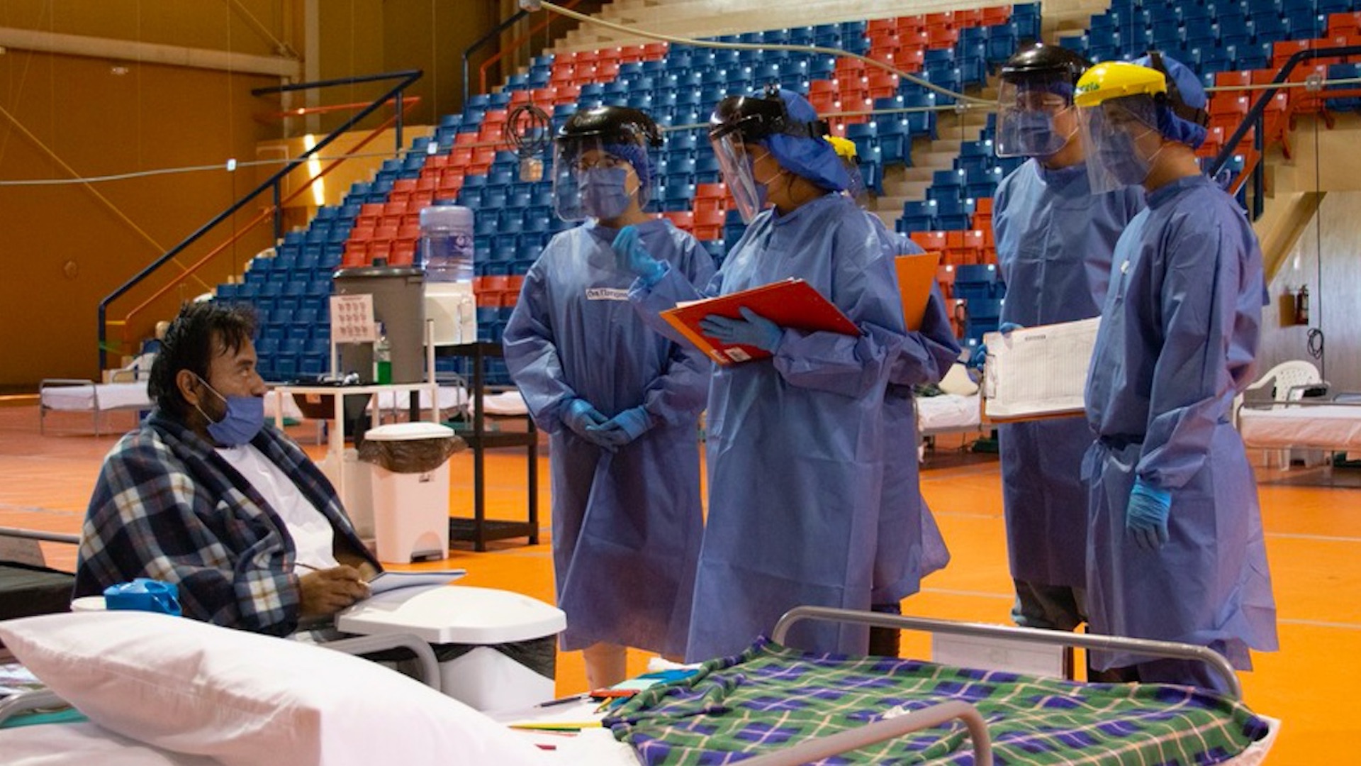 Aumentar la capacidad de atención médica y hospitalaria: tres historias de éxito en tiempos de COVID-19 - atencion-a-pacientes-de-covid-19