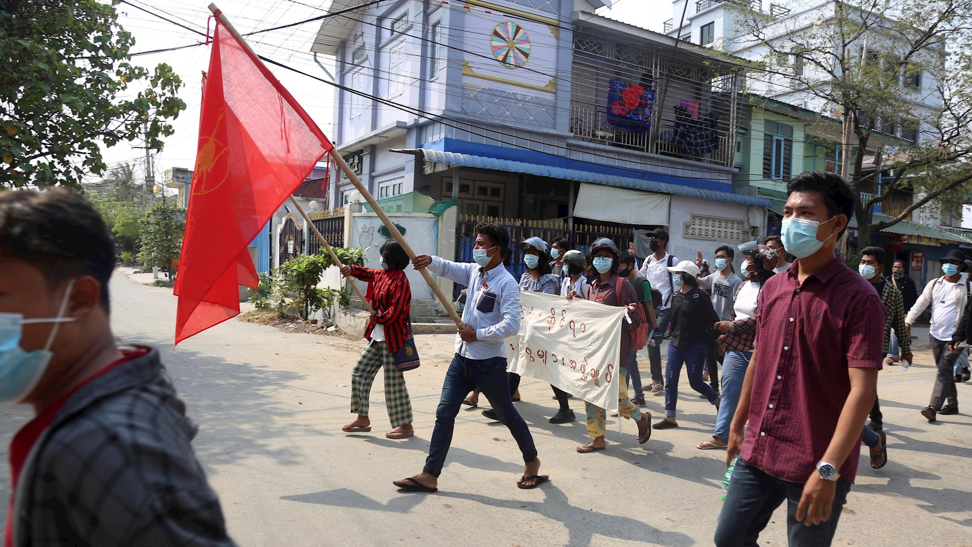 Autoridades de Birmania liberan a pareja de australianos detenidos tras golpe de Estado