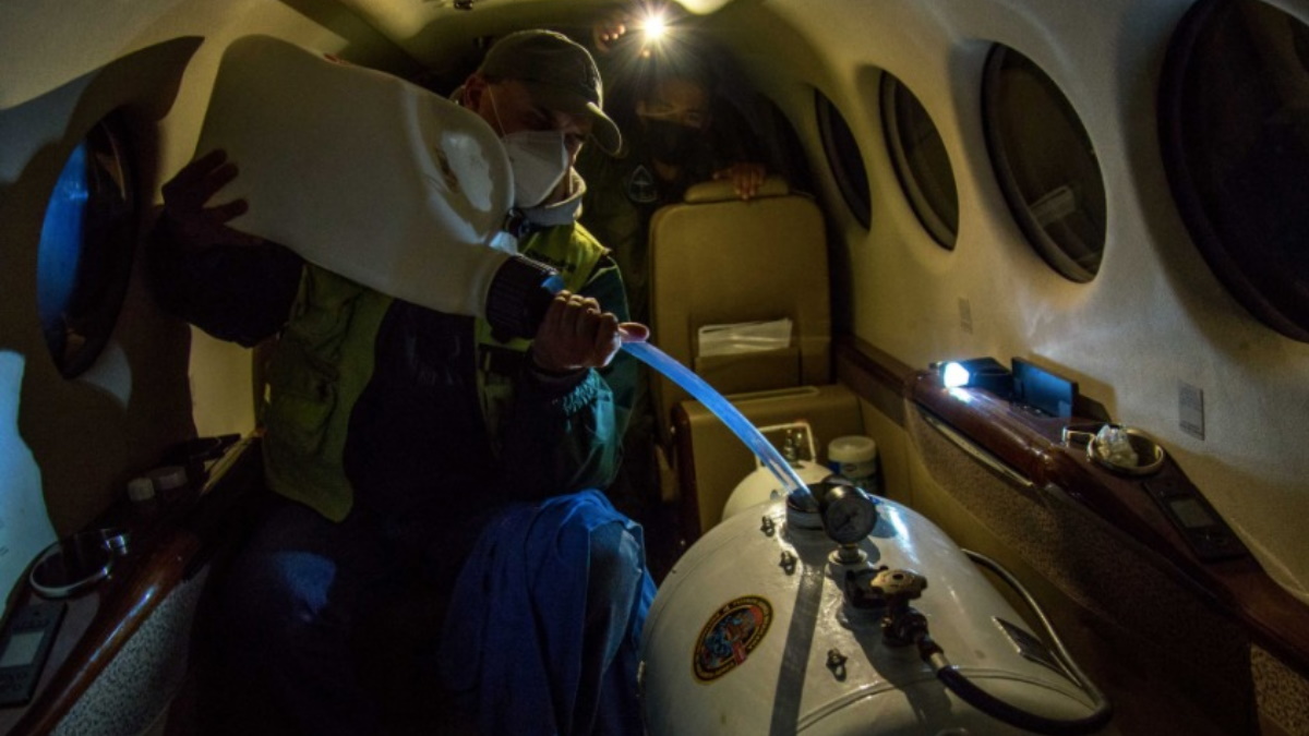 Bombardean nubes para provocar lluvias y apagar incendio forestal en NL