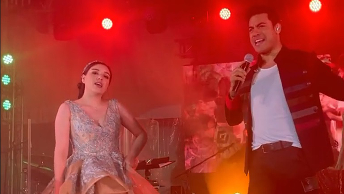 #Video Carlos Rivera ofrece concierto en fiesta de XV años en Mazatlán