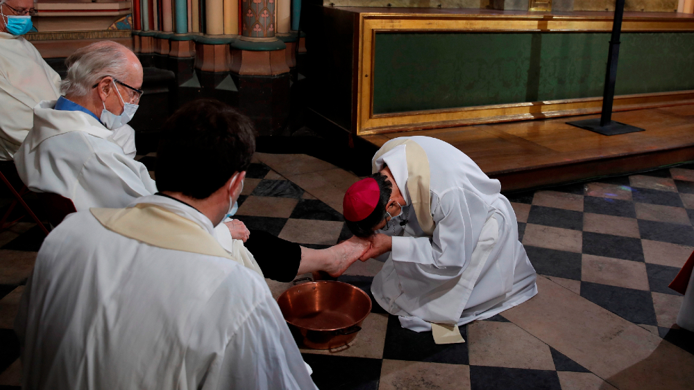 Notre-Dame celebra lavatorio del Jueves Santo sin público y en obras