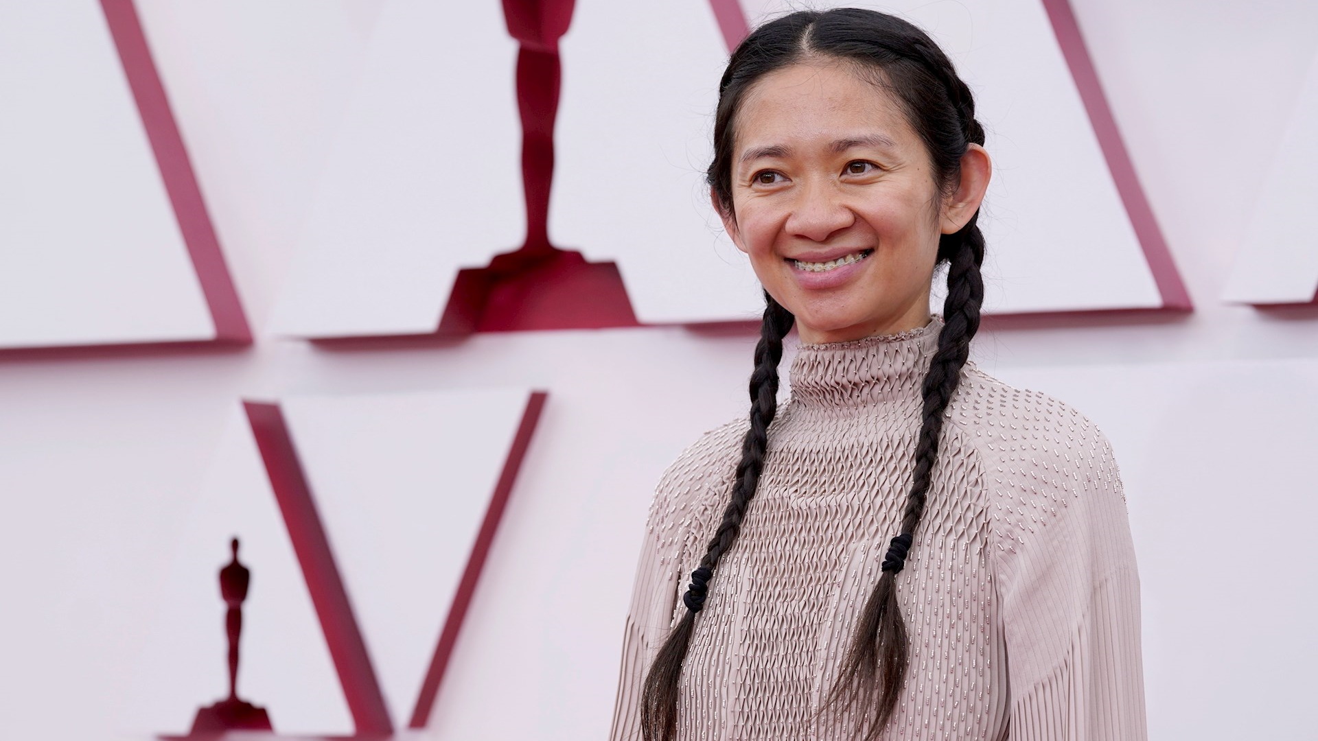 Chloé Zhao hace historia en los premios Óscar