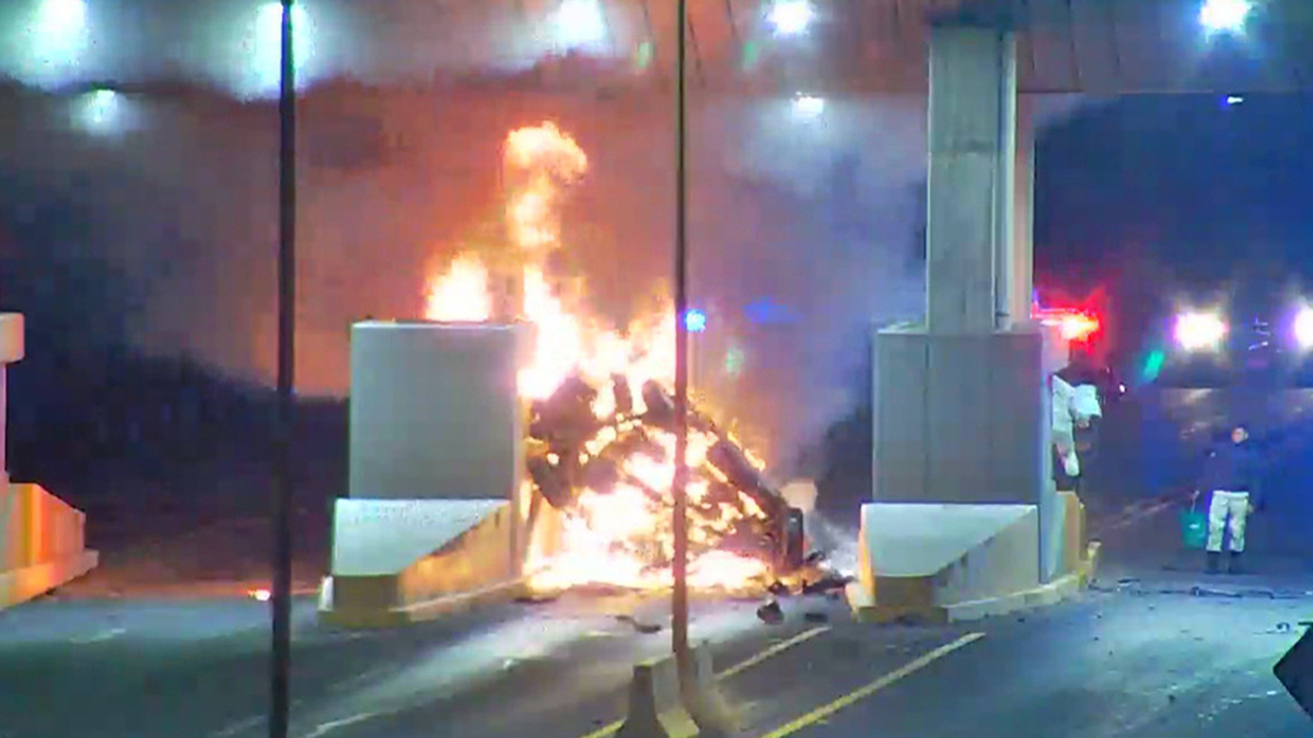 Dos personas mueren tras impactarse en una caseta en Aguascalientes