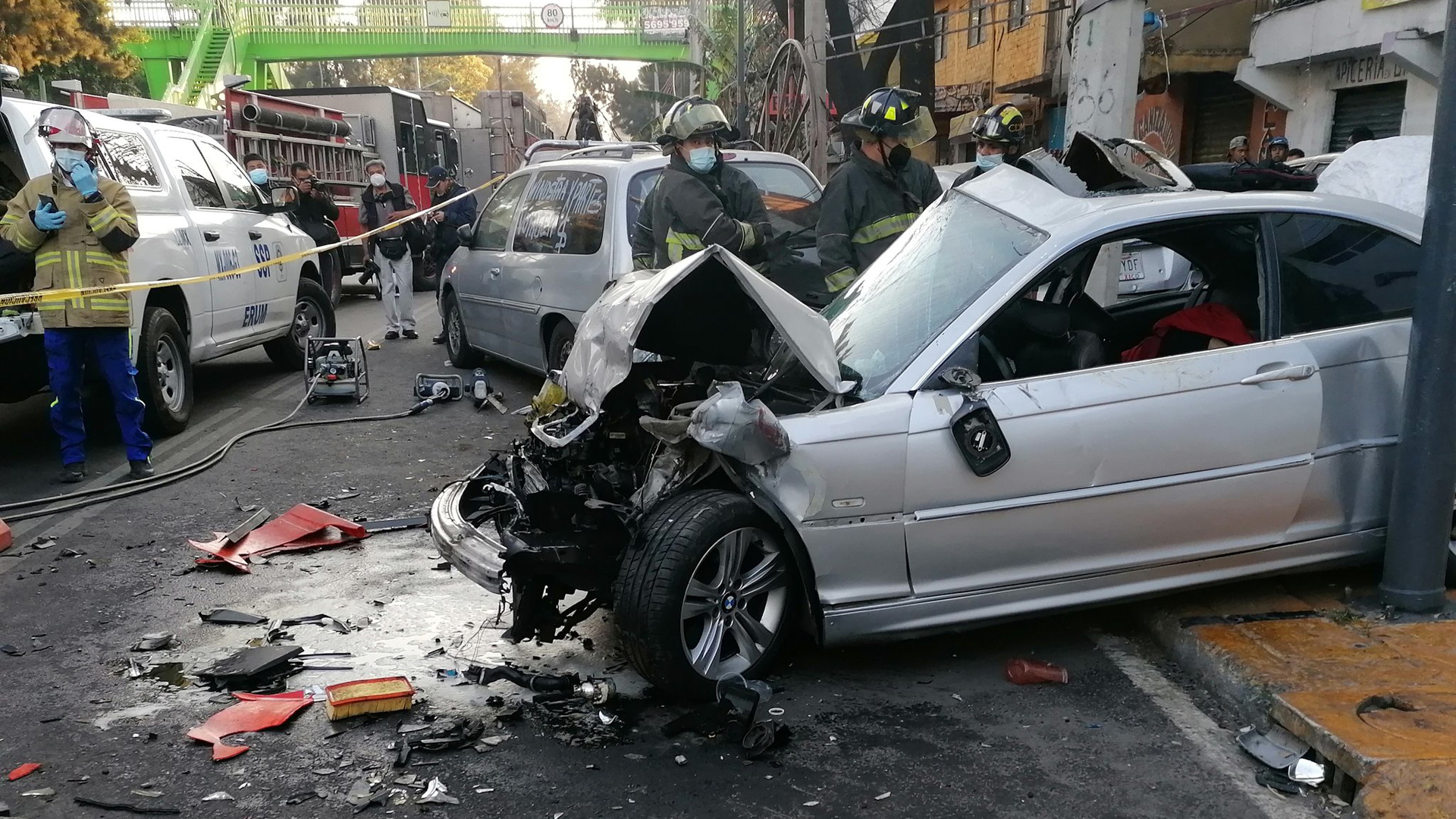 Choque de BMW a exceso de velocidad en Periférico Oriente deja dos muertos