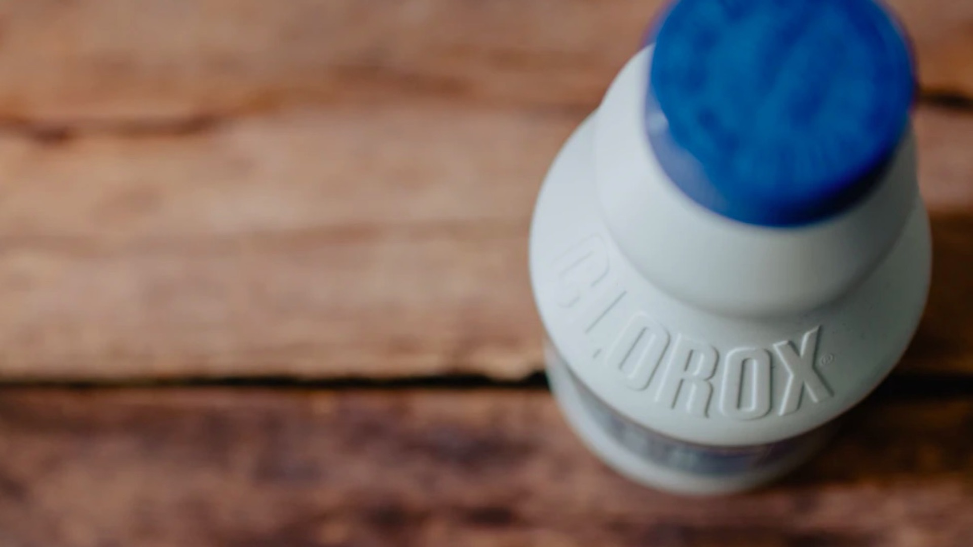 Familia vendía blanqueador como cura milagrosa contra el COVID-19