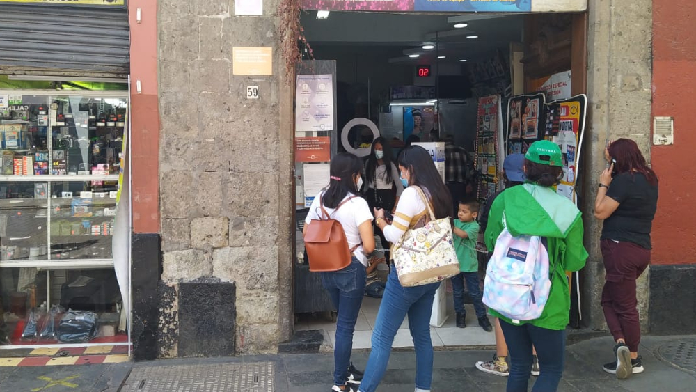 Especialistas de Banxico elevan a 4.5% expectativa de crecimiento para 2021