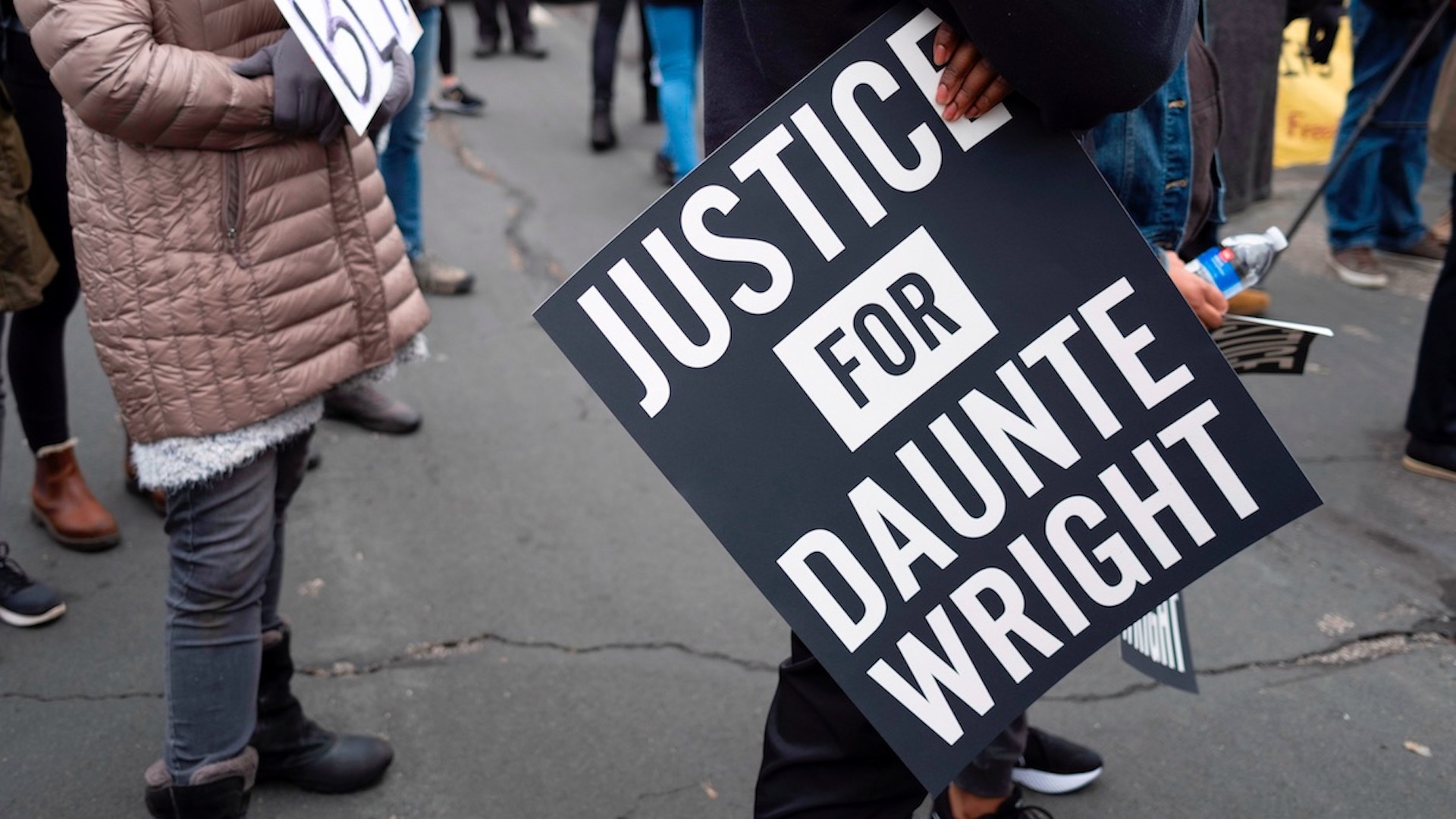 Toque de queda en ciudad de EE.UU. tras muerte de afroamericano Toque de queda en ciudad de EE.UU. tras muerte de afroamericano