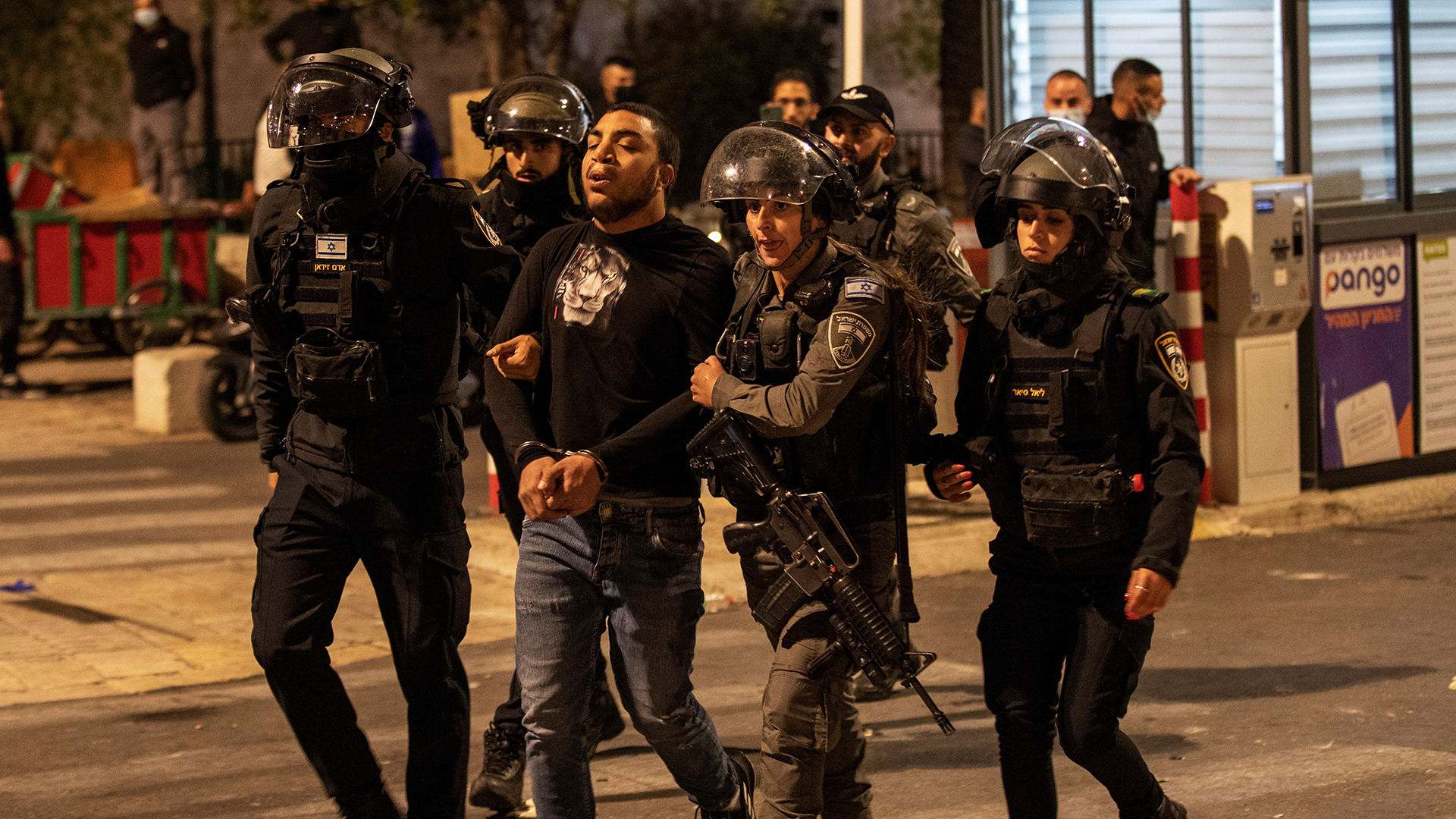 Jerusalén, escenario de creciente violencia entre israelíes y palestinos - detenido-en-jerusalen-por-protestas