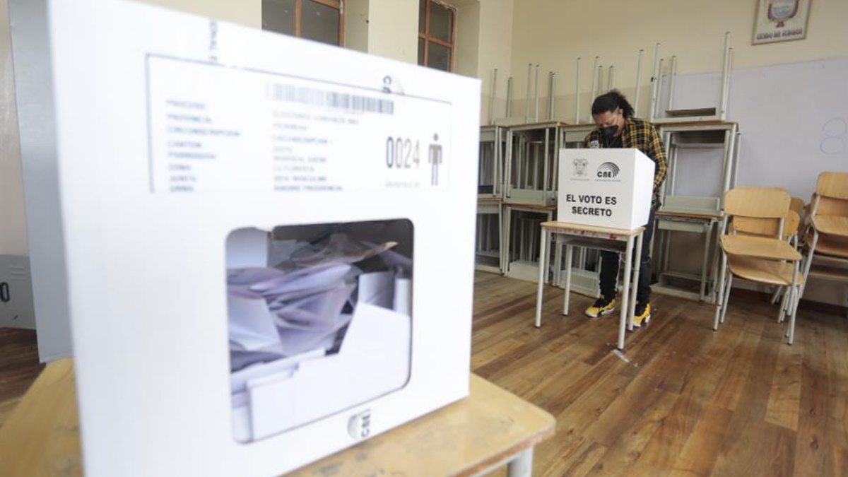 Elecciones en Ecuador se cerraron en “absoluta paz”: presidenta del CNE
