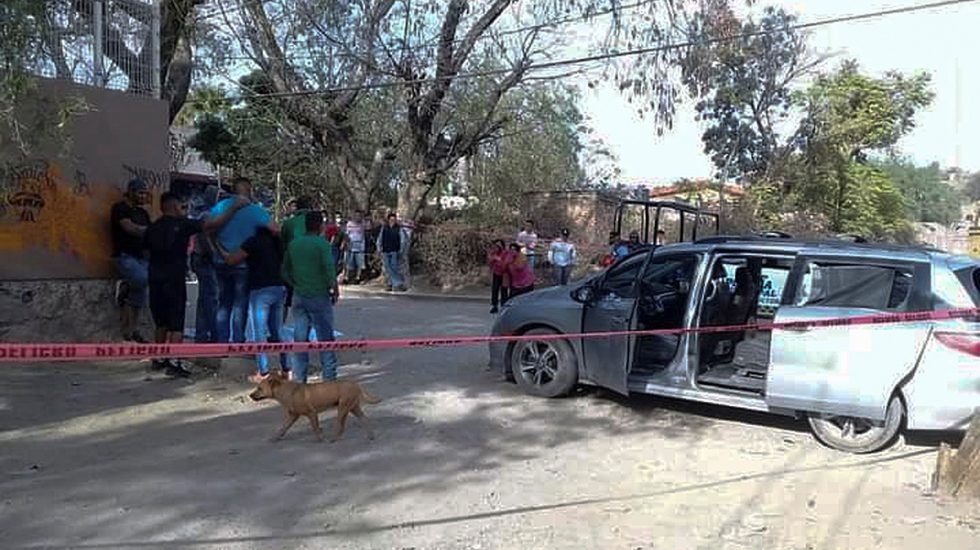 Suman 80 mil 231 homicidios dolosos en lo que va del sexenio - Escena del crimen en Silao, Guanajuato, tras enfrentamiento entre policías y civiles armados. Foto de EFE