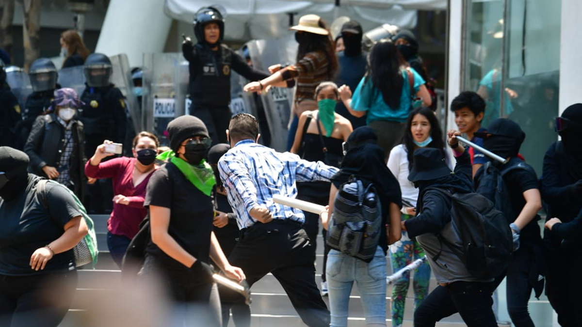 Feministas marchan en Ciudad de México por agresión en la Alameda Central - feministas-en-reforma-222