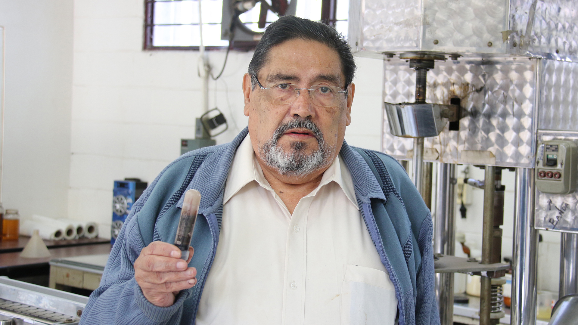 IPN entrega a INE 330 mil plumones con tinta indeleble para elecciones del 6 de junio - filiberto-vazquez-quimico-creador-de-la-tinta-indeleble-para-elecciones