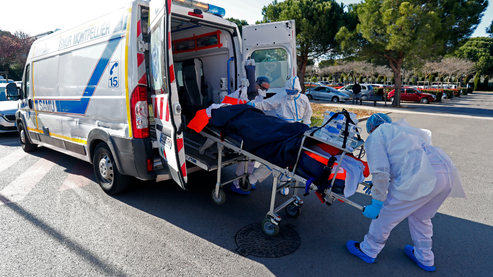 Francia vive repunte de COVID-19, con más casos y enfermos en intensivos