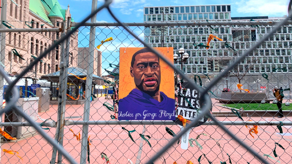 Imputan a cuatro expolicías por violar derechos de George Floyd