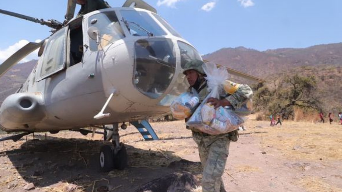 Fuerzas estatales y federales entregan insumos en Sierra de Guerrero y despliegan operativo de seguridad