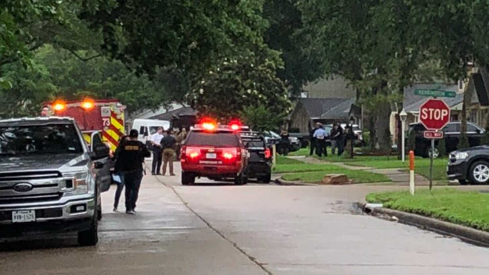 Hallan en Houston a 90 migrantes, algunos con síntomas de COVID-19