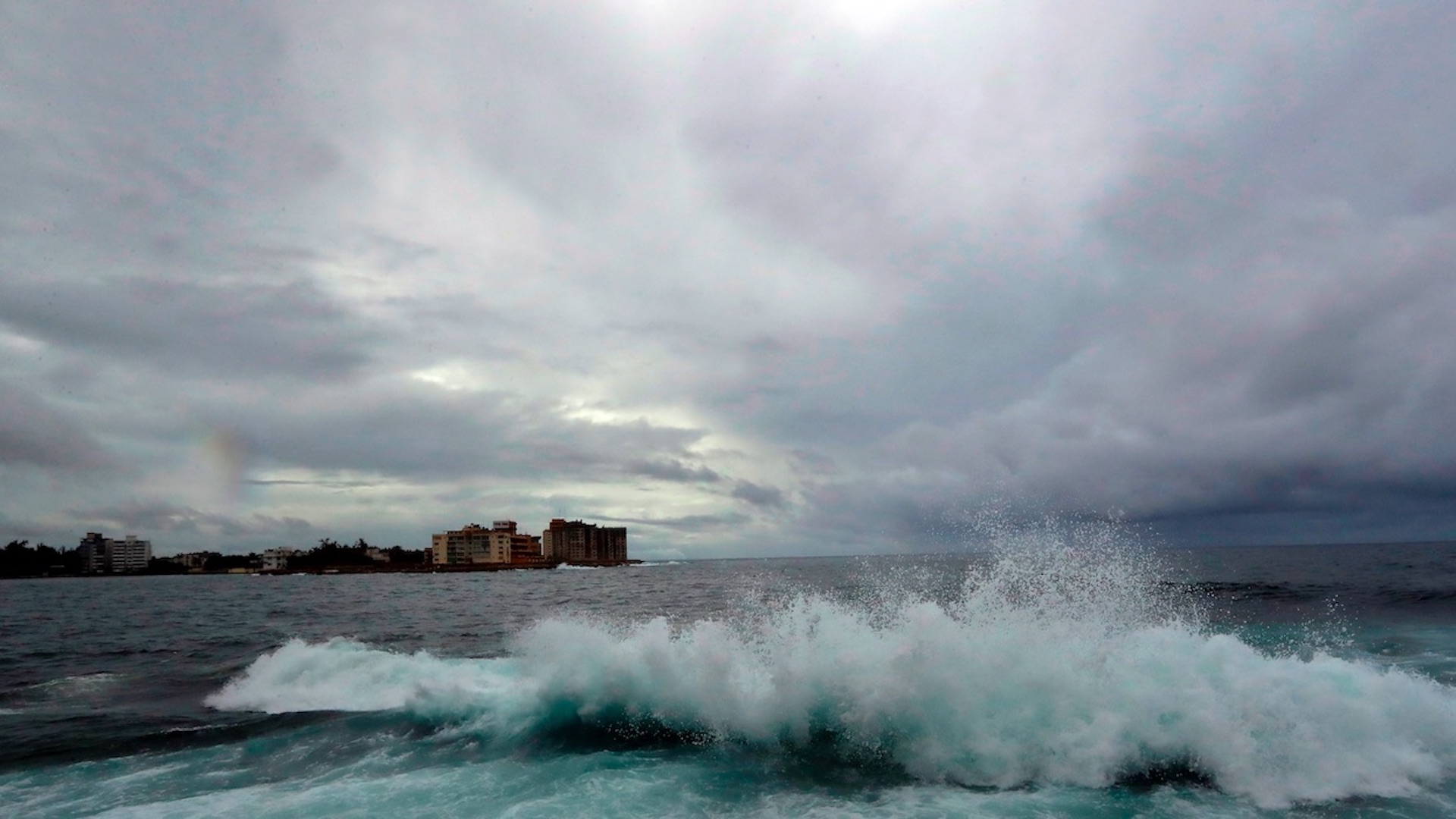 Prevén temporada de huracanes más activa de lo normal en el Atlántico