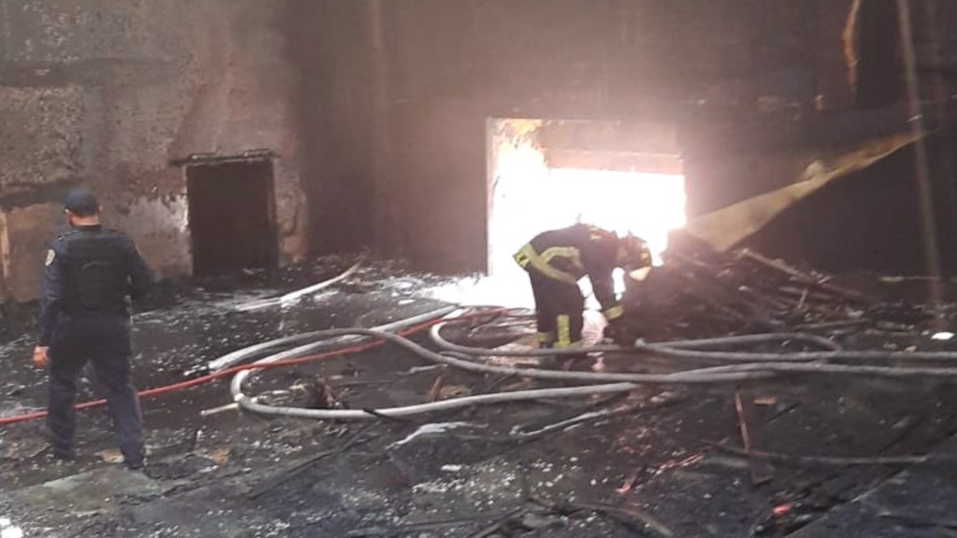 Incendio consume sala de cine en plaza comercial de Azcapotzalco