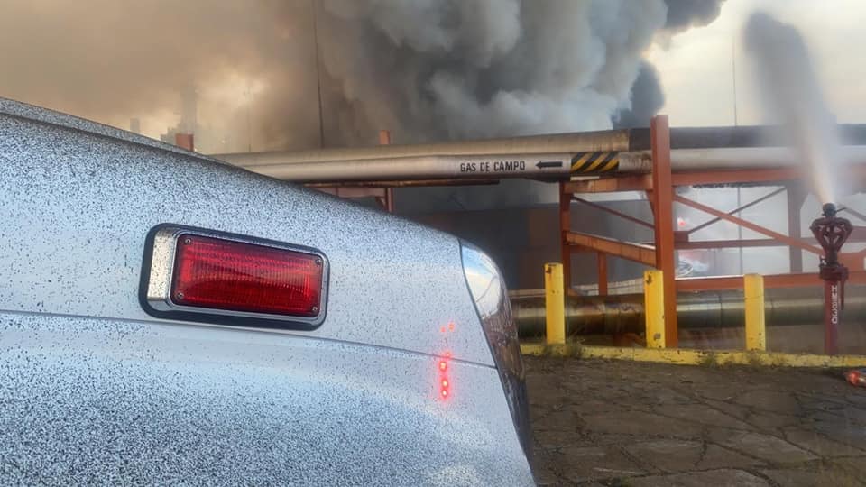 Controlado el incendio en refinería de Minatitlán; hay siete heridos, uno con quemaduras - incendio-minatitlan-veracruz-refineria-3
