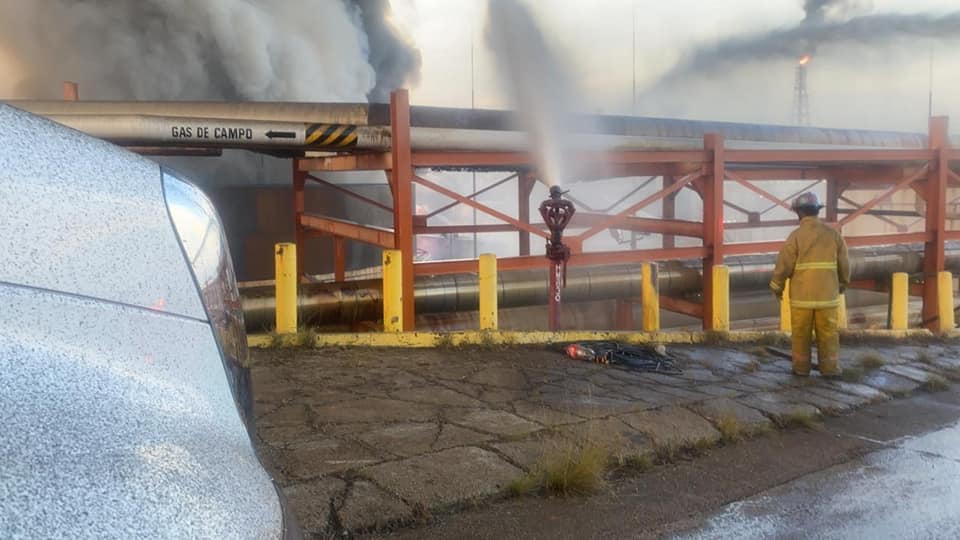 Controlado el incendio en refinería de Minatitlán; hay siete heridos, uno con quemaduras - incendio-minatitlan-veracruz-refineria-4