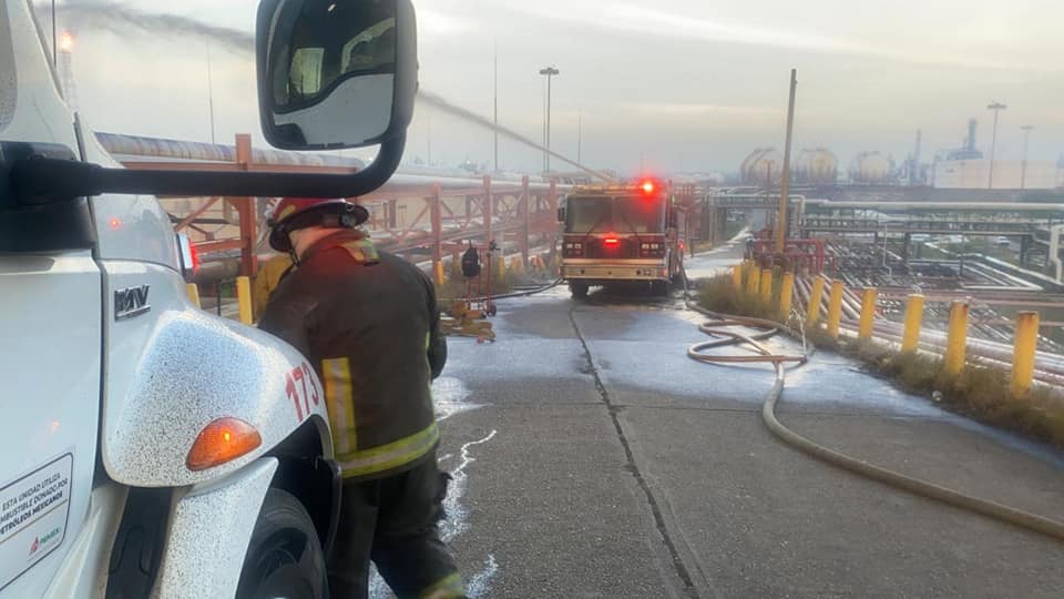 Controlado el incendio en refinería de Minatitlán; hay siete heridos, uno con quemaduras - incendio-minatitlan-veracruz-refineria-5