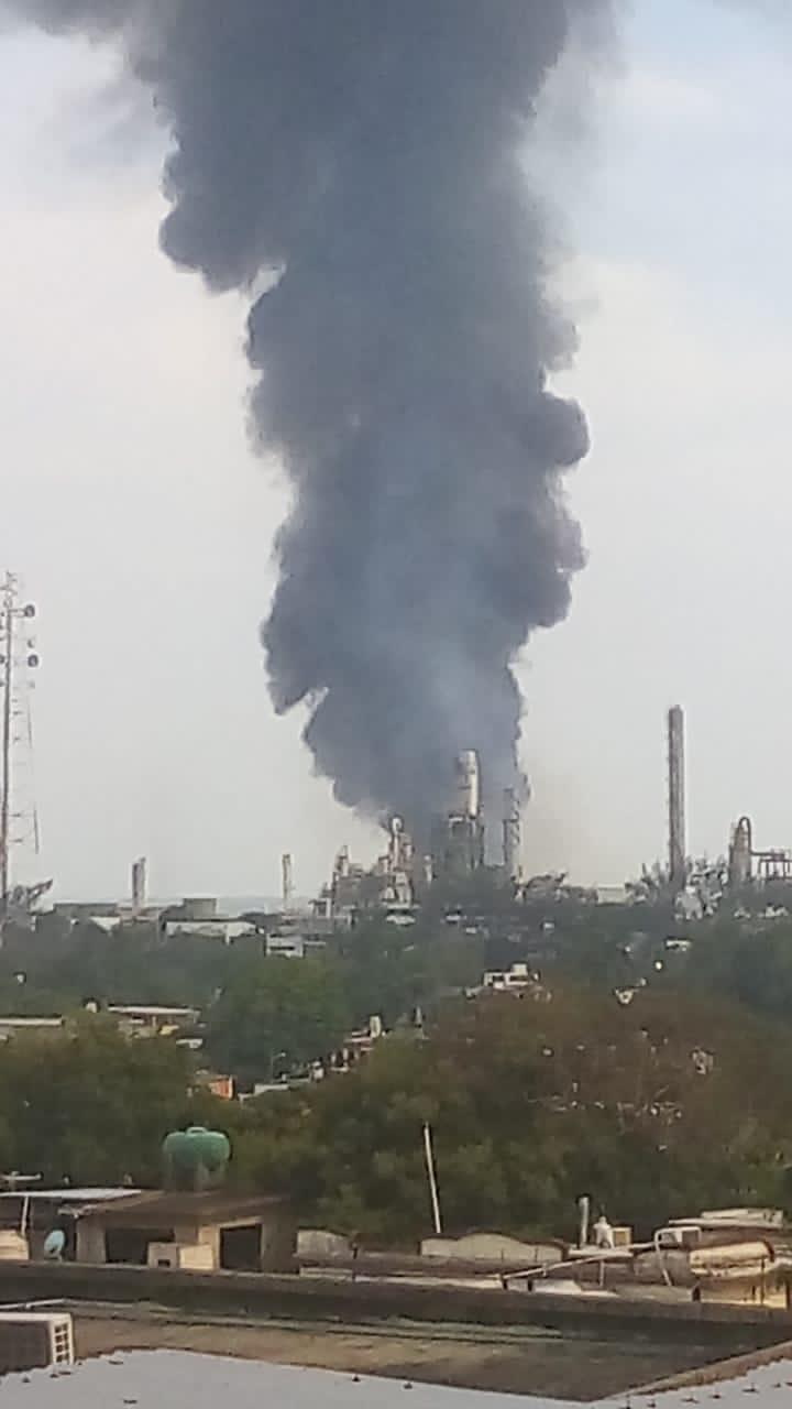 Controlado el incendio en refinería de Minatitlán; hay siete heridos, uno con quemaduras - incendio-minatitlan-veracruz-refineria-7