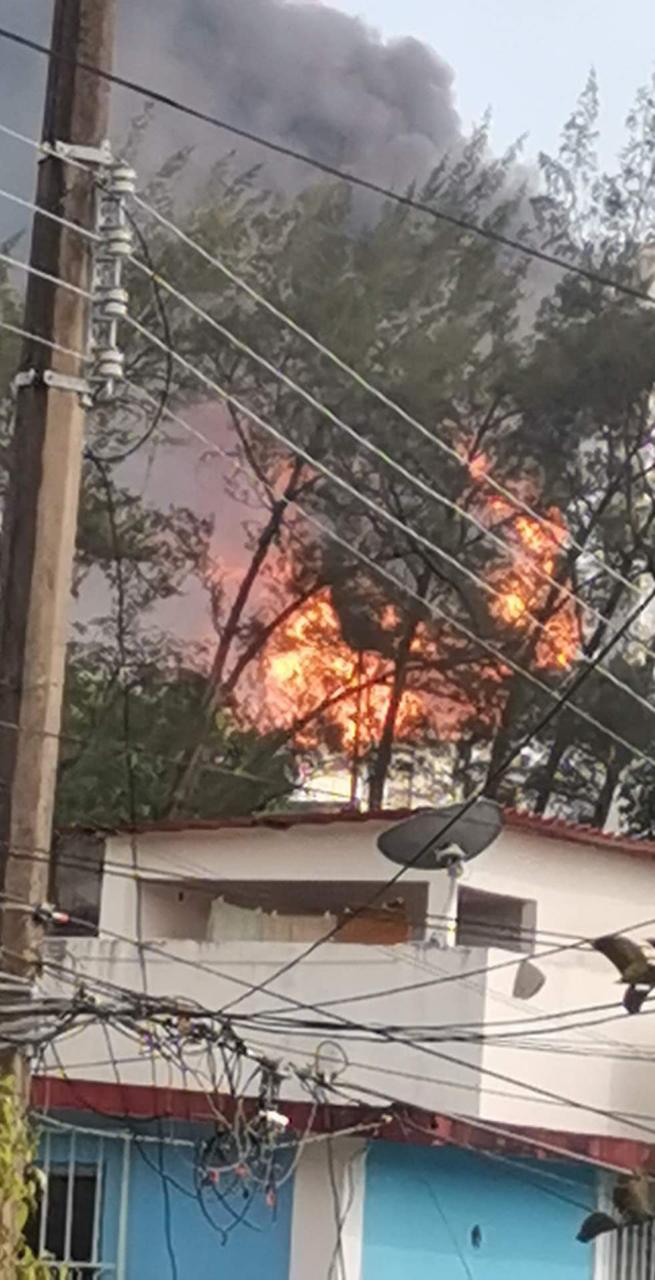 Controlado el incendio en refinería de Minatitlán; hay siete heridos, uno con quemaduras - incendio-refineria-minatitlan-1