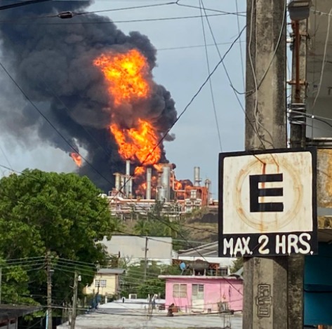 Controlado el incendio en refinería de Minatitlán; hay siete heridos, uno con quemaduras - incendio-refineria-minatitlan-4